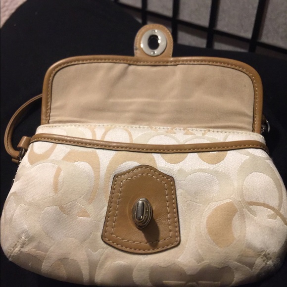 Coach wristlet - Picture 6 of 7